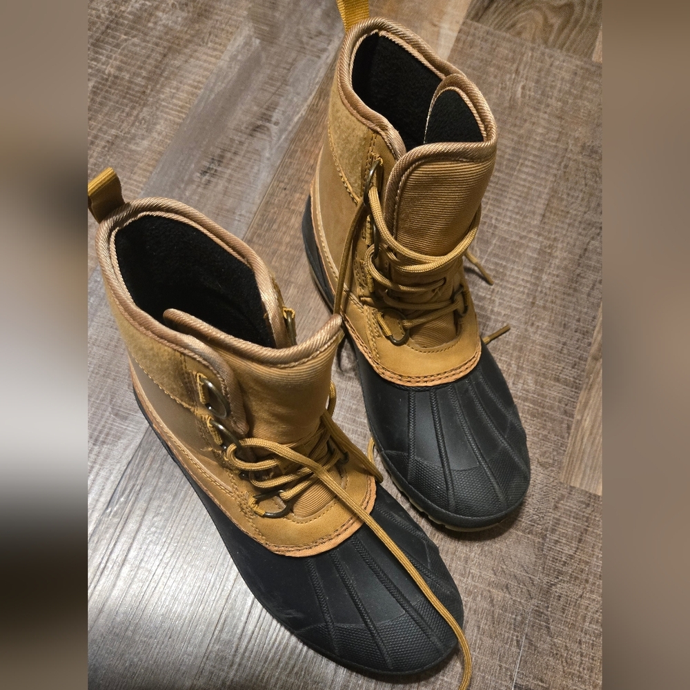 Womens Tan and Black Duck Boots size 7